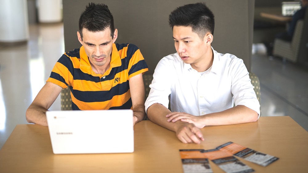 Jason Khoo (right) consulting with a CSUF Entrepreneurship student
